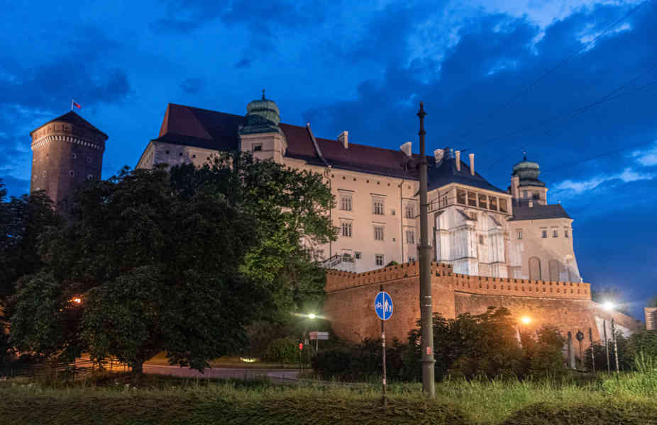 Polonia - Cracovia 077 - colina de Wawel - castillo de Wawel.jpg